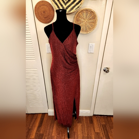 Sparkling Red Maxi Dress With Side Split And Ruching - Picture 10 of 11